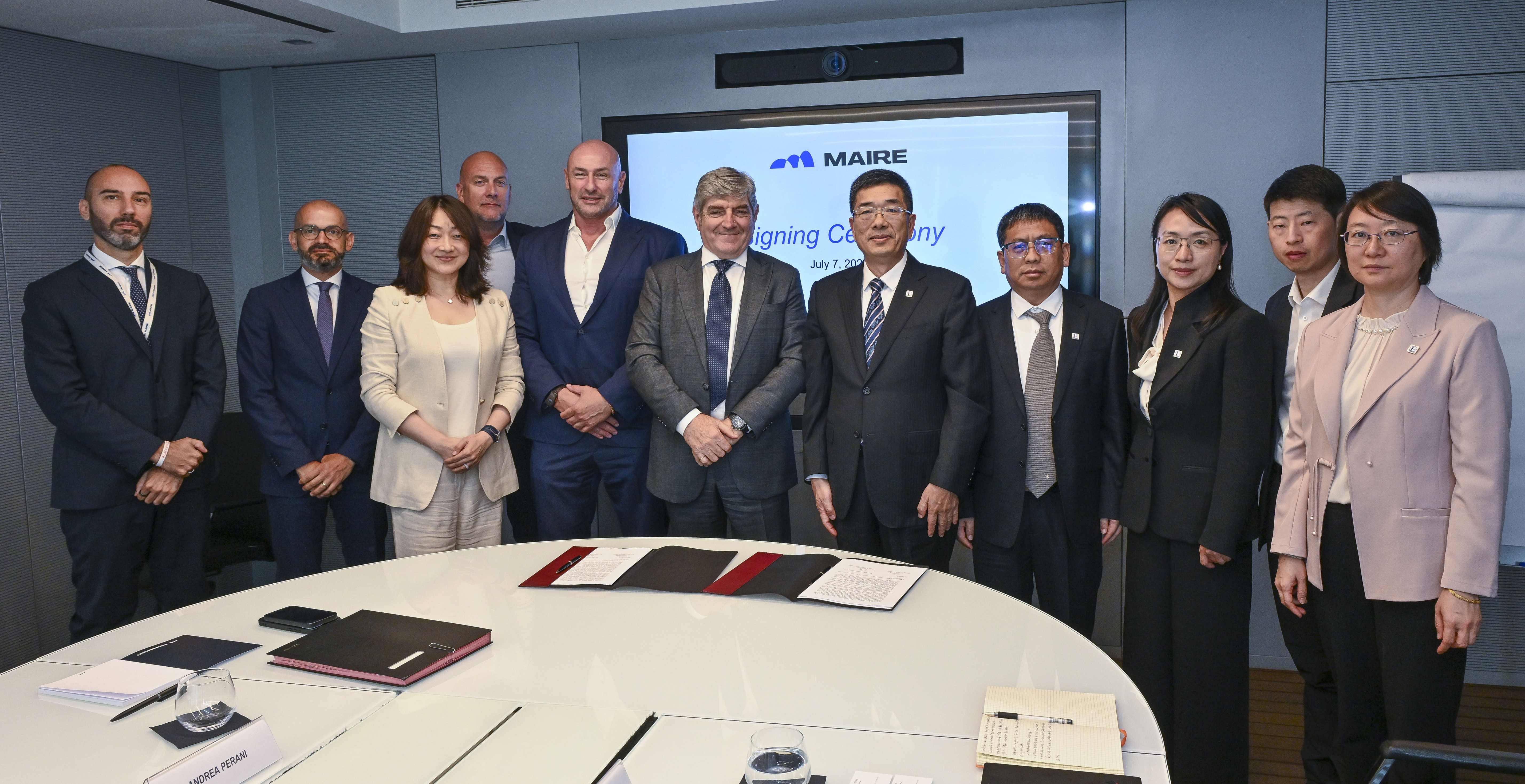 Group picture with top management from MAIRE and Sinopec.